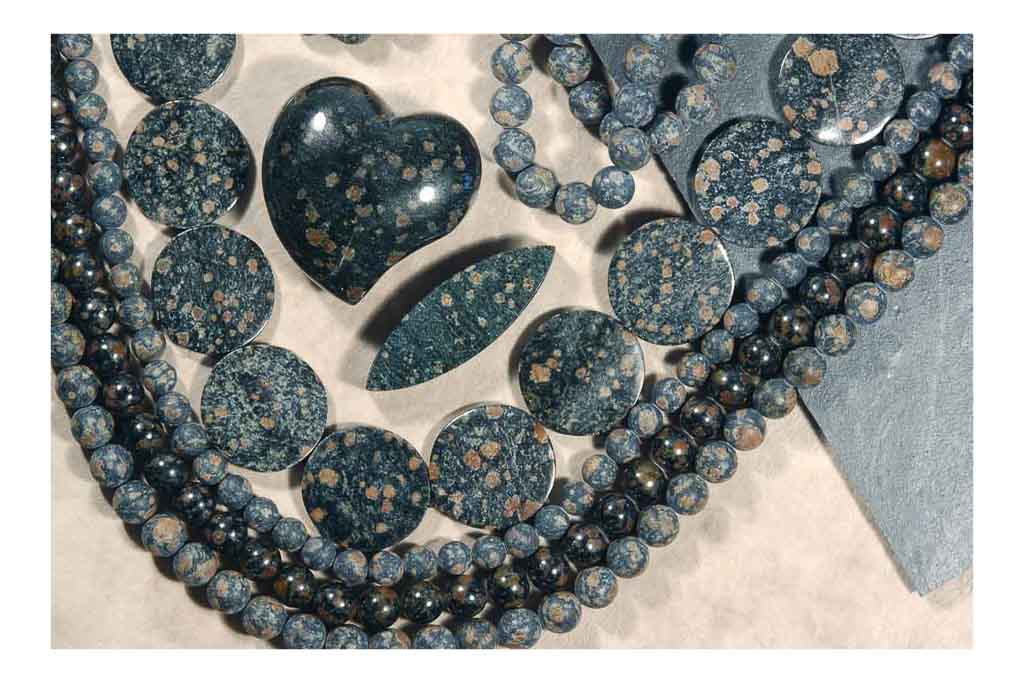 Granat mit Amphibolit Steinkette mit Herz und Anhänger
