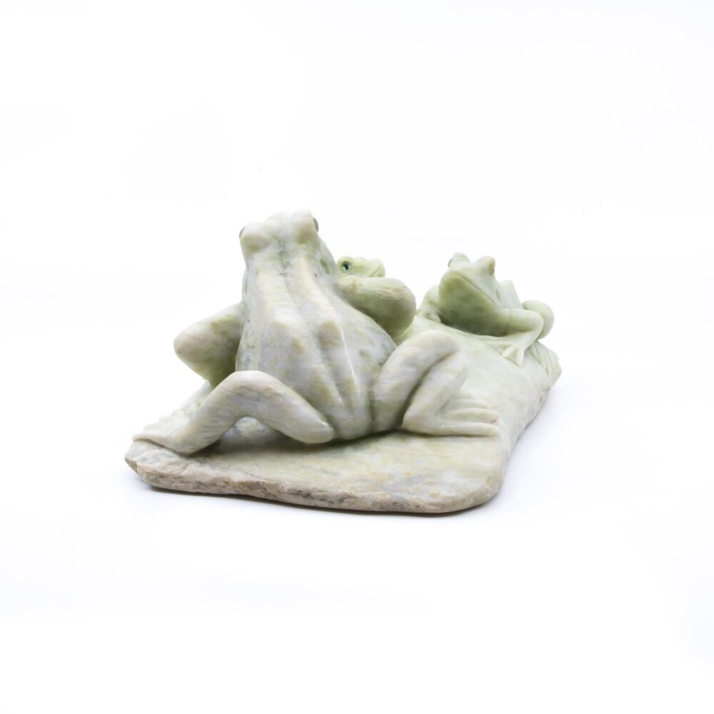 Steinfigur, Froschgruppe Naphrit Jade von Val Poschivao, Schweizer Stein