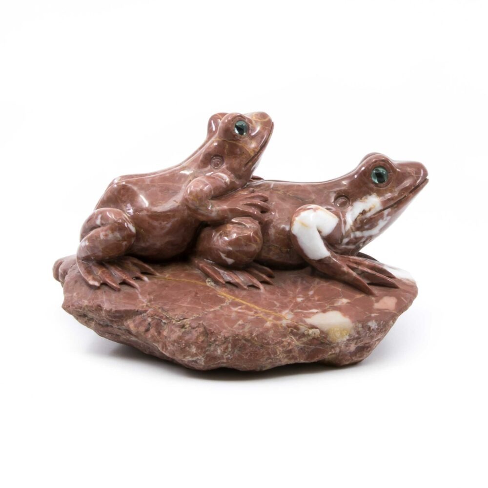 Tierfigur, Froschgroppe aus Sassalbo Kalkstein, Schweizer Stein